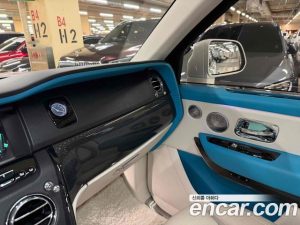 Rolls-Royce Cullinan 6.7 V12 Black Badge 2022 года из Южной Кореи