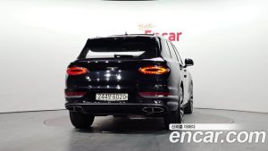 Bentley Bentayga 4.0 V8 Azure 2023 года из Южной Кореи