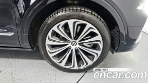 Bentley Bentayga 4.0 V8 Azure 2023 года из Южной Кореи