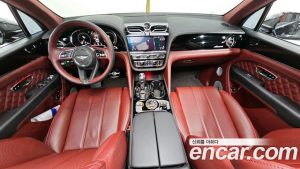 Bentley Bentayga 4.0 V8 Azure 2023 года из Южной Кореи