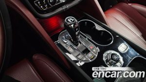 Bentley Bentayga 4.0 V8 Azure 2023 года из Южной Кореи