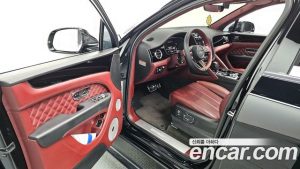 Bentley Bentayga 4.0 V8 Azure 2023 года из Южной Кореи
