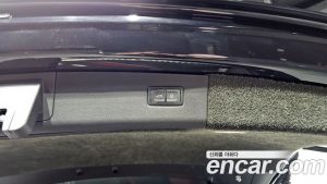 Bentley Bentayga 4.0 V8 Azure 2023 года из Южной Кореи