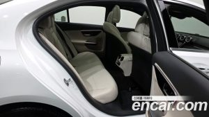 Mercedes-Benz C-Class C200 Avantgarde 2025 года из Южной Кореи