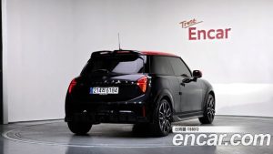 Mini Cooper JCW 2025 года из Южной Кореи
