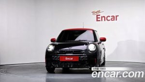 Mini Cooper JCW 2025 года из Южной Кореи