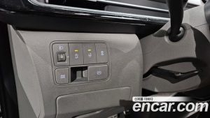 Hyundai Staria 4WD Lounge 9-Seater 2025 года из Южной Кореи