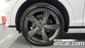 Genesis GV70 2.5T Бензин AWD 2024 года из Южной Кореи