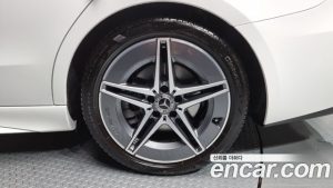 Mercedes-Benz C-Class C200 AMG Line 2025 года из Южной Кореи