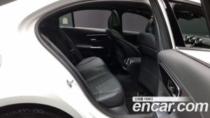 Mercedes-Benz C-Class C200 AMG Line 2025 года из Южной Кореи