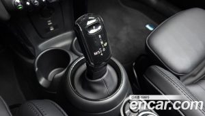 Mini Cooper Convertible Seaside Edition 2023 года из Южной Кореи
