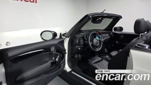 Mini Cooper Convertible Seaside Edition 2023 года из Южной Кореи