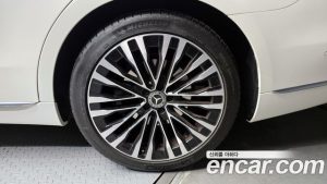 Mercedes-Benz S-Class S450L 4MATIC 2023 года из Южной Кореи