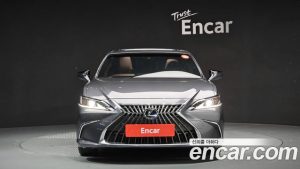 Lexus ES Luxury Plus 2023 года из Южной Кореи