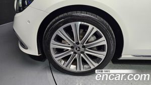 Mercedes-Benz E-Class E300e 4MATIC Exclusive 2023 года из Южной Кореи