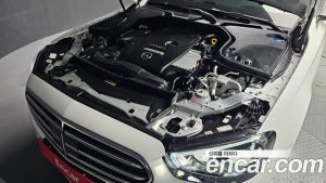 Mercedes-Benz E-Class E300e 4MATIC Exclusive 2023 года из Южной Кореи