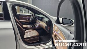 Mercedes-Benz E-Class E300e 4MATIC Exclusive 2023 года из Южной Кореи