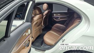 Mercedes-Benz E-Class E300e 4MATIC Exclusive 2023 года из Южной Кореи