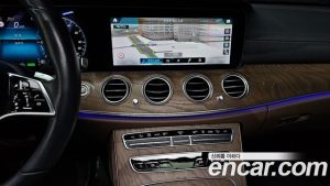 Mercedes-Benz E-Class E300e 4MATIC Exclusive 2023 года из Южной Кореи