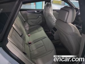 Audi A7 55 TFSI 4WD Premium 2025 года из Южной Кореи