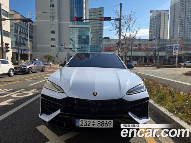 Lamborghini Urus 4.0 V8 SE 2026 года из Кореи