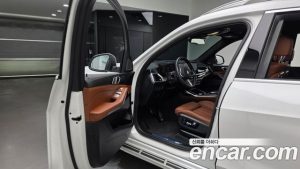 BMW X7 xDrive 40i M Sport 6 2024 года из Южной Кореи