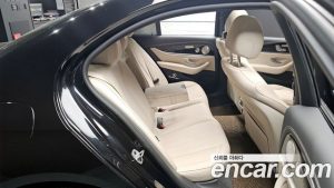 Mercedes-Benz E-Class E450 4MATIC Exclusive 2023 года из Южной Кореи