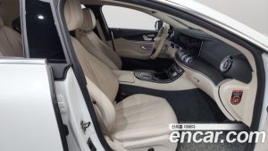 Mercedes-Benz CLS-Class CLS300d 4MATIC 2023 года из Южной Кореи