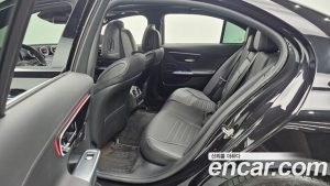 Mercedes-Benz C-Class C300 4MATIC AMG Line 2023 года из Южной Кореи
