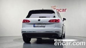 Volkswagen Touareg 3.0 TDI Prestige 2023 года из Южной Кореи