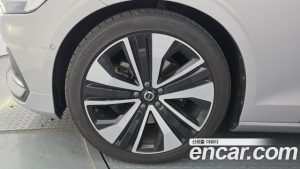 Volvo S60 B5 ULTIMATE Bright 2023 года из Южной Кореи