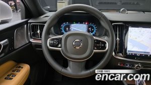 Volvo S60 B5 ULTIMATE Bright 2023 года из Южной Кореи