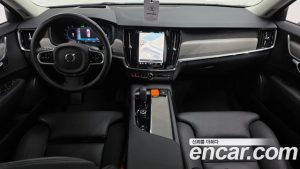 Volvo V90 B5 Plus AWD 2025 года из Южной Кореи