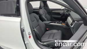 Volvo V90 B5 Plus AWD 2025 года из Южной Кореи