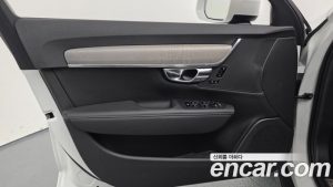 Volvo V90 B5 Plus AWD 2025 года из Южной Кореи
