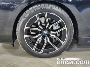 BMW i7 xDrive 60 M Sport 2023 года из Южной Кореи