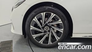 Mercedes-Benz E-Class E300 4MATIC Exclusive 2024 года из Южной Кореи