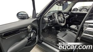Mini Cooper 5Door CLASSIC 2023 года из Южной Кореи