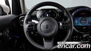 Mini Cooper 5Door CLASSIC 2023 года из Южной Кореи