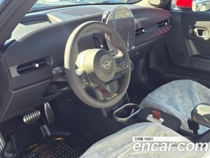 Mini Cooper JCW 2025 года из Южной Кореи