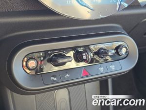 Mini Cooper JCW 2025 года из Южной Кореи