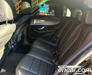 Mercedes-Benz E-Class E350 4MATIC AMG Line 2023 года из Южной Кореи