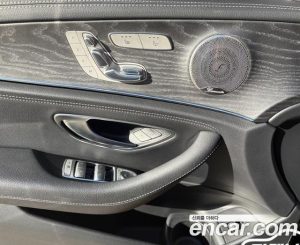 Mercedes-Benz E-Class E350 4MATIC AMG Line 2023 года из Южной Кореи