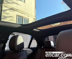 Mercedes-Benz E-Class E350 4MATIC AMG Line 2023 года из Южной Кореи