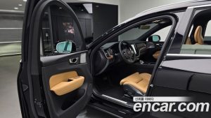 Volvo XC60 B5 Ultra Bright 2025 года из Южной Кореи