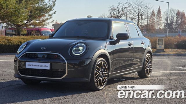 Mini Cooper 5Door Favoured 2025 года из Кореи