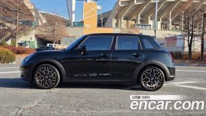 Mini Cooper 5Door Favoured 2025 года из Южной Кореи