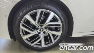 Mercedes-Benz E-Class E220d 4MATIC Exclusive 2024 года из Южной Кореи