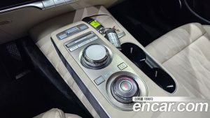 Genesis GV70 2.5T Бензин 2WD 2024 года из Южной Кореи