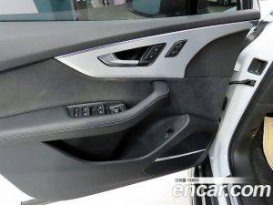 Audi Q7 55 TFSI 4WD Premium 2023 года из Южной Кореи